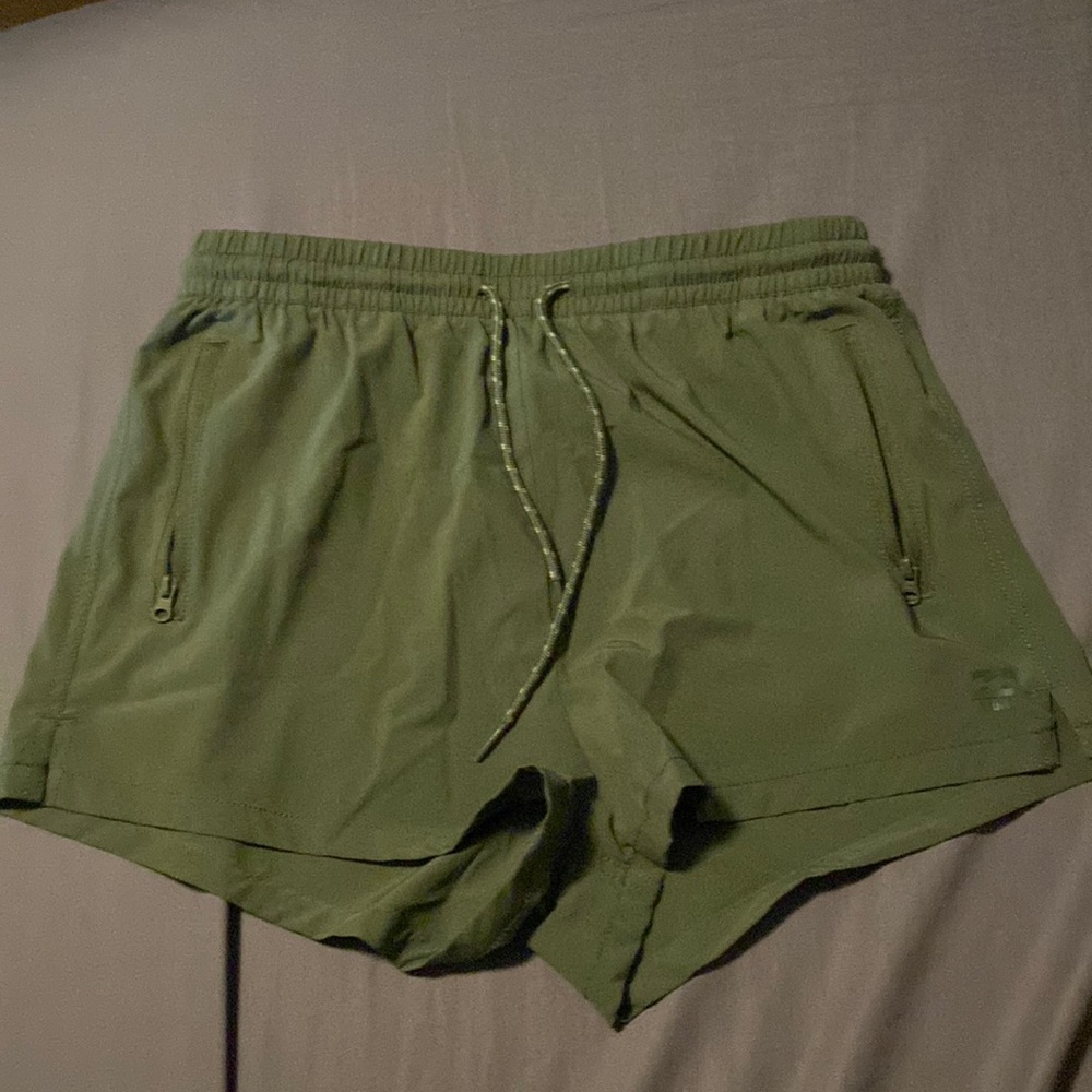 Billabong shorts with pockets